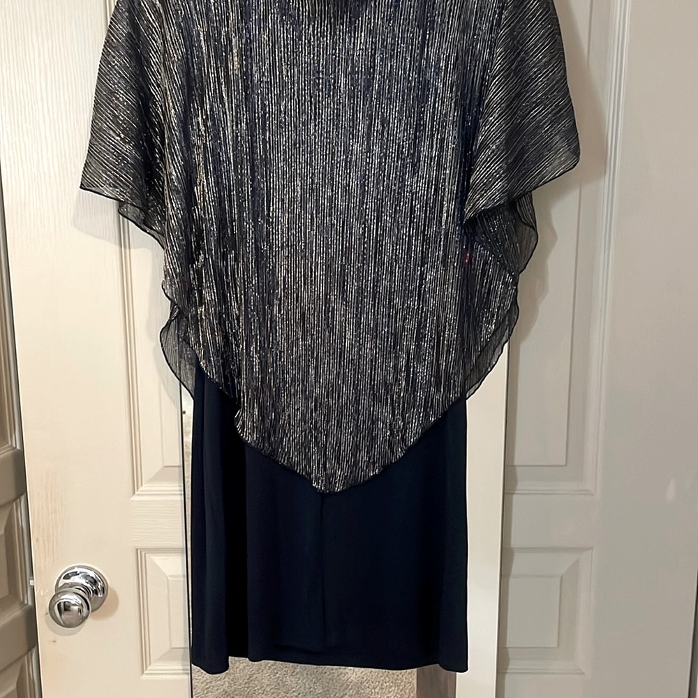 Cocktail Dress. Sz 8p. Navy dress with metallic gold/blue shaw. Above knee.